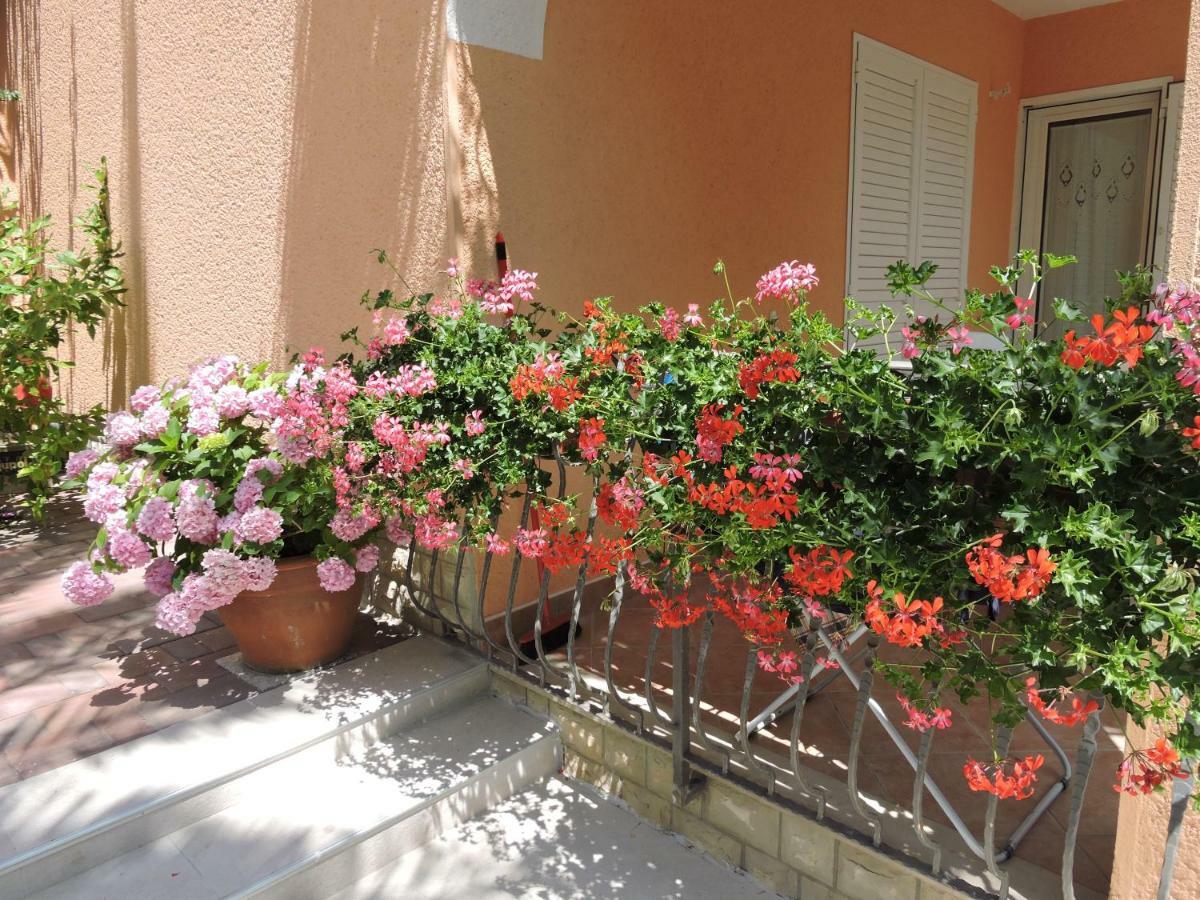 Neda Apartmani Mali Losinj Luaran gambar